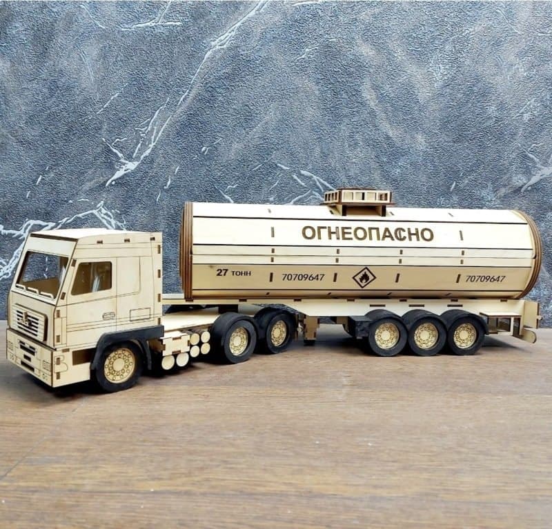 Модель бензовоза