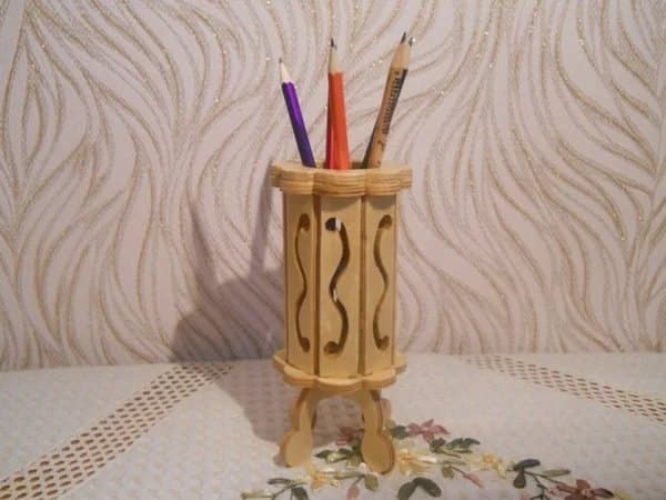 Настольный пенал на ножках
