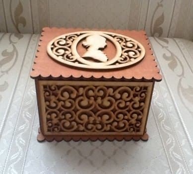 Шкатулка с камеей