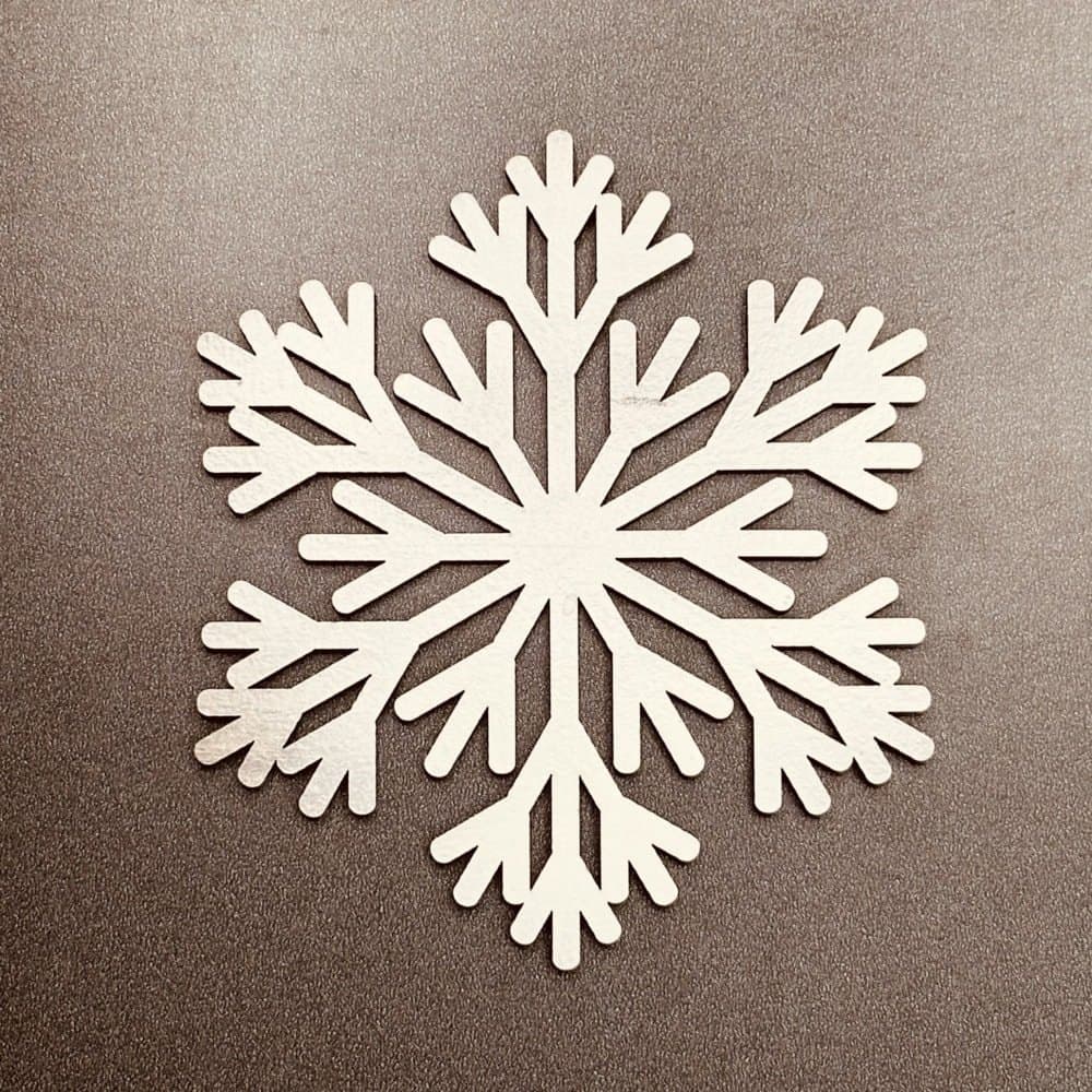 Деревянная снежинка