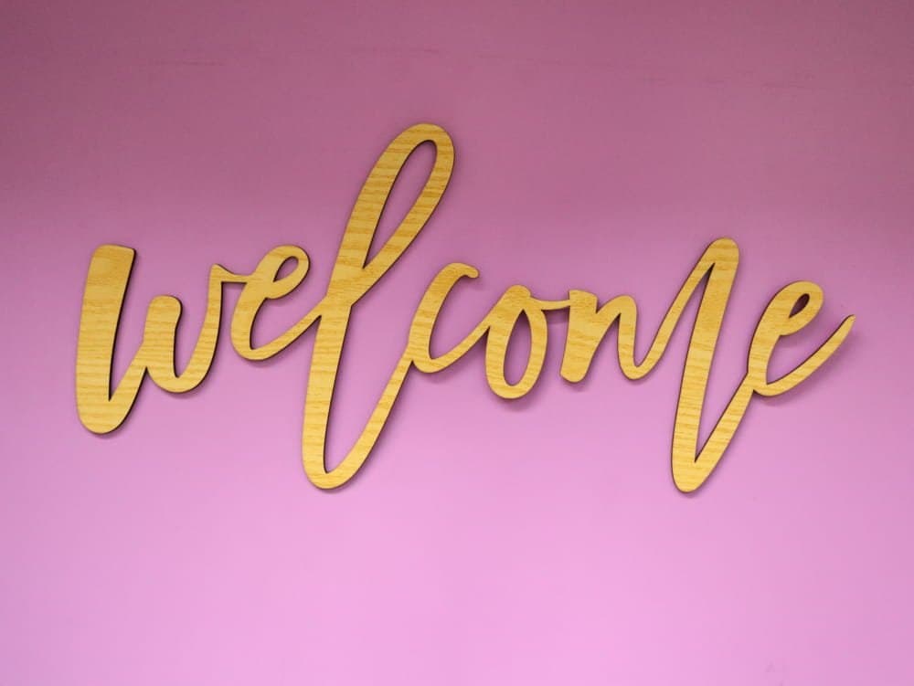 Настенная композиция с надписью Welcome