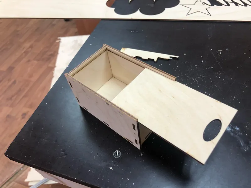 Коробка с выдвижной крышкой гладкая